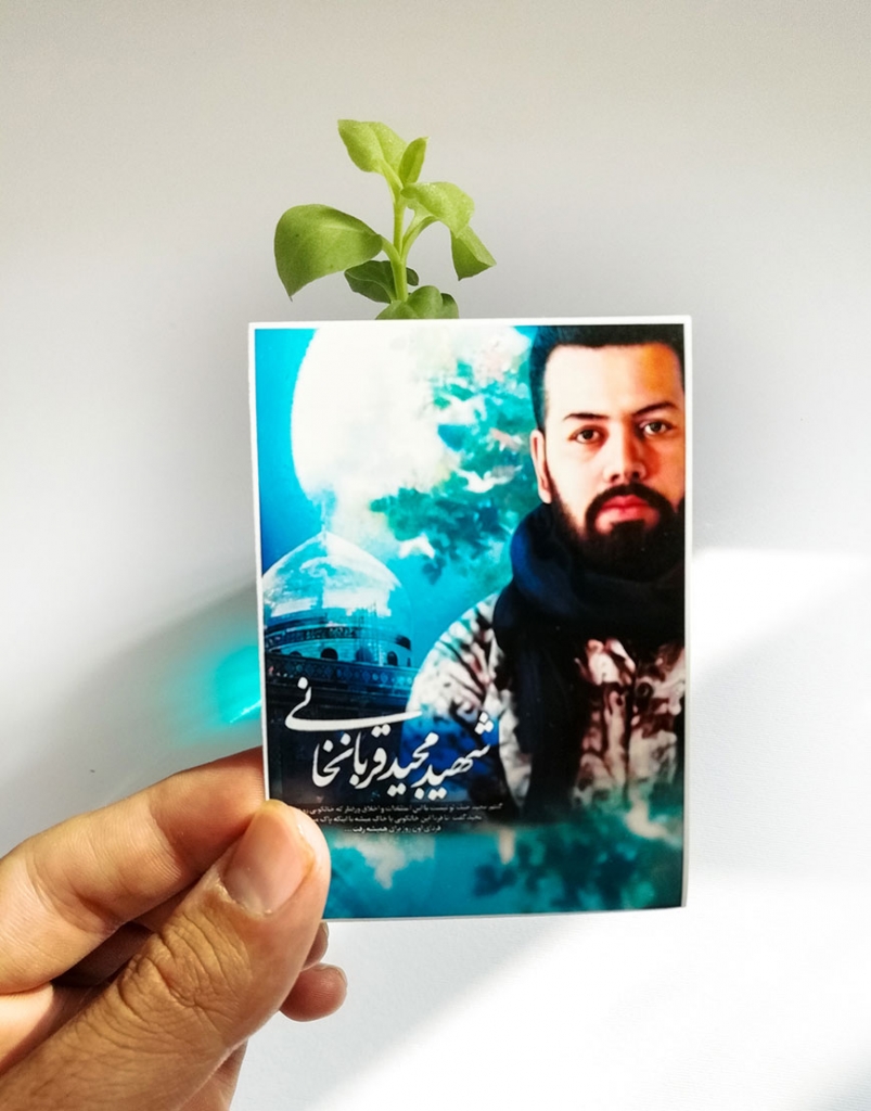 مجموعه ۲۵ عدد برچسب با تصویر شهید مدافع حرم مجید قربانخانی