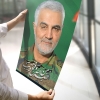 خرید پوستر عکس شهید حاج قاسم سلیمانی طرح نصر من الله و فتح قریب