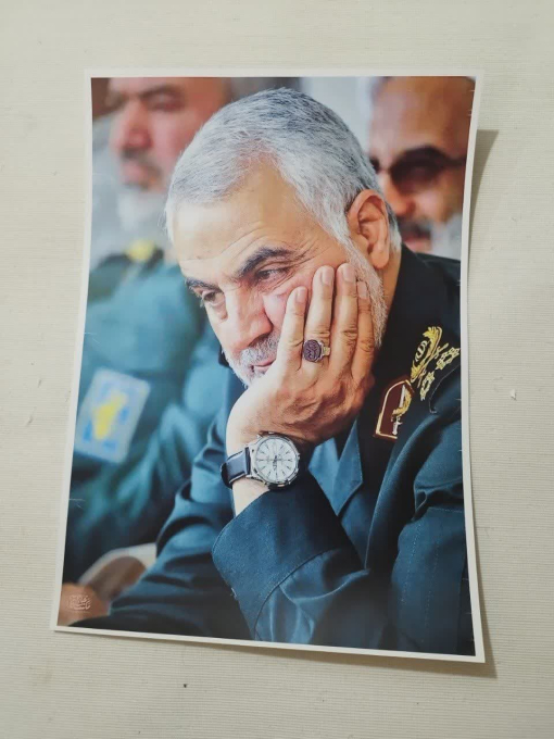 خرید پوستر باکیفیت بالای حاج قاسم سلیمانی