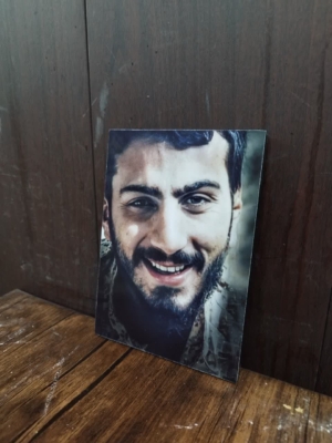 خرید تابلو طرح عکس چهره زیبای شهید مصطفی صدرزاده