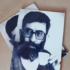 عکس رهبری با لیوان چایی