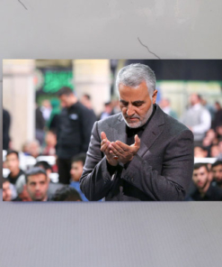 قاب شاسی فوق العاده حاج قاسم سلیمانی در حال قنوت نماز
