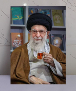 قاب شاسی رهبری و استکان چایی
