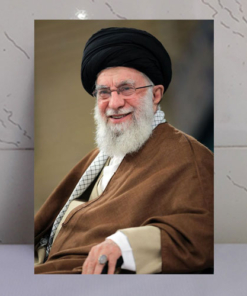 قاب شاسی عکس رهبری با لبخندی زیبا