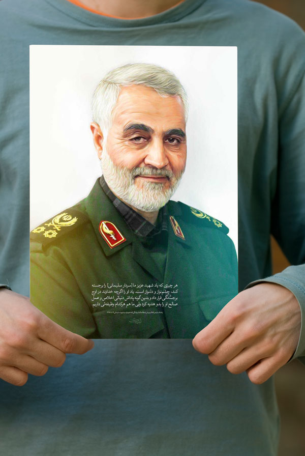 پوستر باکیفیت شهید سلیمانی با لباس سپاه