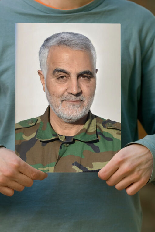 پوستر زیبای شهید سردار حاج قاسم سلیمانی با لباس بسیجی