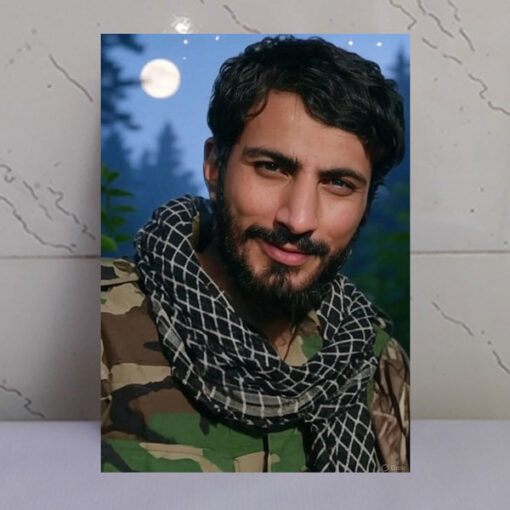 قاب شاسی شهید مصطفی صدرزاده طرح خنده و لباس بسیجی