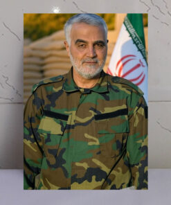 قاب شاسی شهید سلیمانی در سنگر جبهه