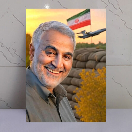 قاب شاسی شهید حا قاسم سلیمانی در سنگر و جنگنده