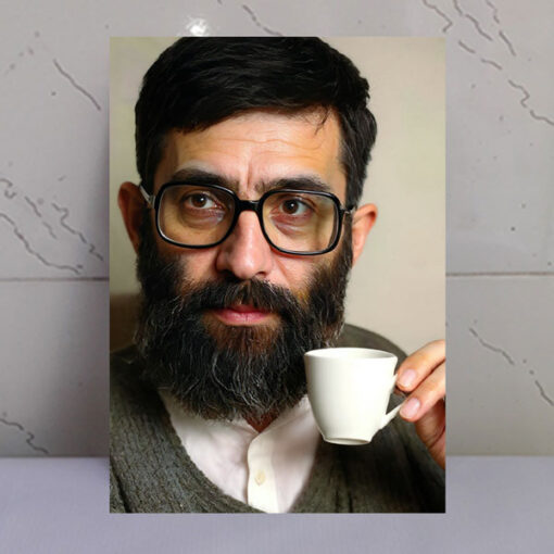 قاب شاسی رهبری با لیوان قهوه