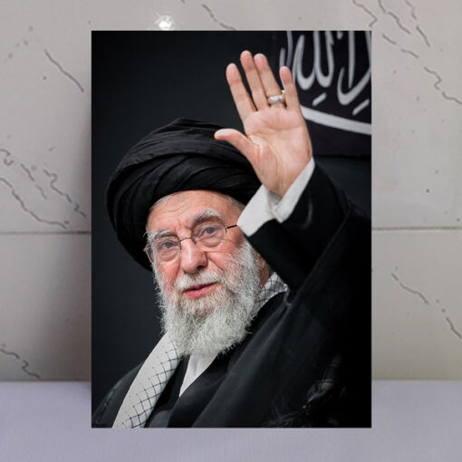 قاب شاسی رهبری با چهره ای بسیار نورانی