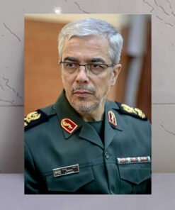 قاب شاسی شهید سردار محمد باقری با لباس پاسداری