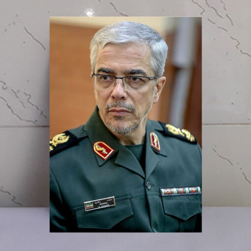 قاب شاسی شهید سردار محمد باقری با لباس پاسداری