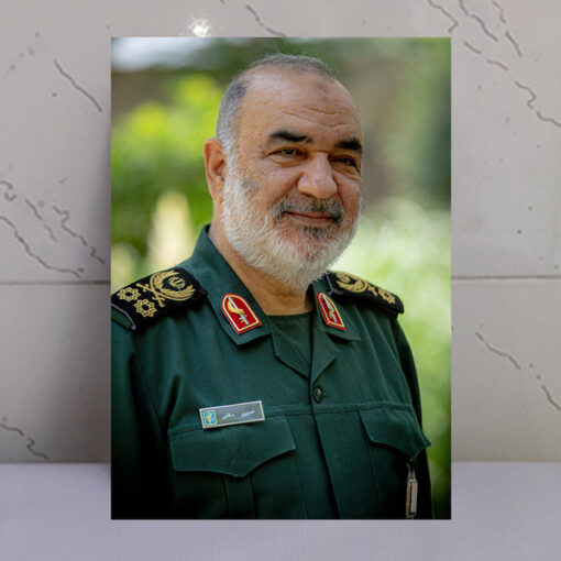 قاب شاسی شهید سردار سلامی با لباس پاسداری