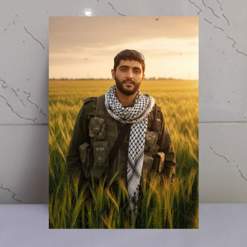 قاب شاسی شهید محمودرضا بیضایی در دشت زیبای گندم زار