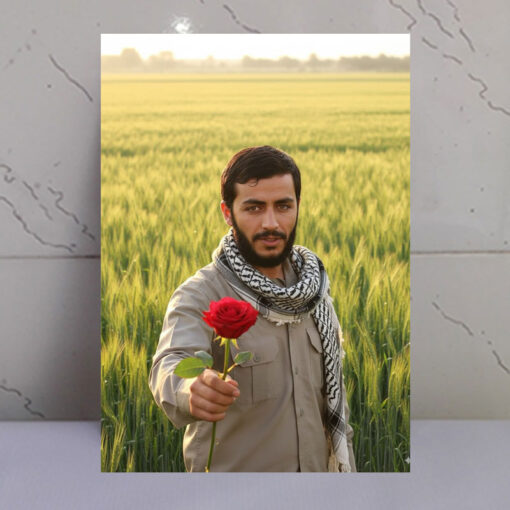 قاب شاسی شهید ابراهیم همت با شاخه گل