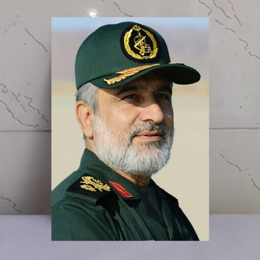 قاب شاسی شهید حاجی زاده با لباس نظامی