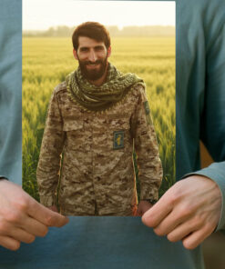 پوستر شهید محمد بلباسی در گندم زار