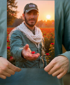 پوستر شهید محمد هادی ذوالفقاری با زمینه جنگل و گل های لاله