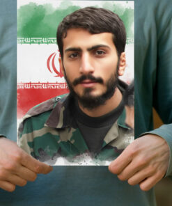 پوستر شهید مصطفی صدرزاده با پس زمینه پرچم ایران