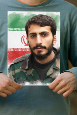 پوستر شهید مصطفی صدرزاده با پس زمینه پرچم ایران