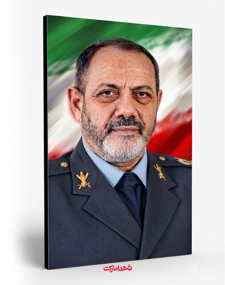 قاب شاسی سپهبد شهید عزیز نصیرزاده با پرچم سه رنگ ایران قاب شاسی سپهبد شهید عزیز نصیرزاده با پرچم سه رنگ ایران